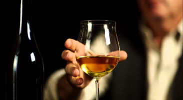 vino-ambrato-bicchiere-bottiglia
