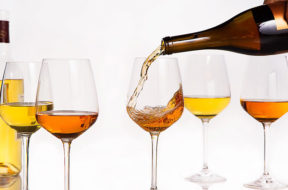 Vino, bottiglie da 300 euro, la nuova moda per gli orange wines